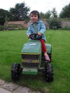 Hana on tractor